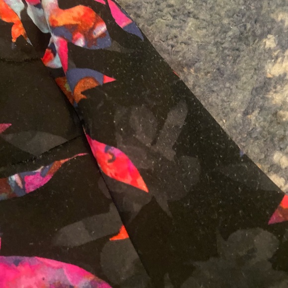 Torrid flower corset dress. Heavy material and some pillaging. Knee length dress - Picture 2 of 7